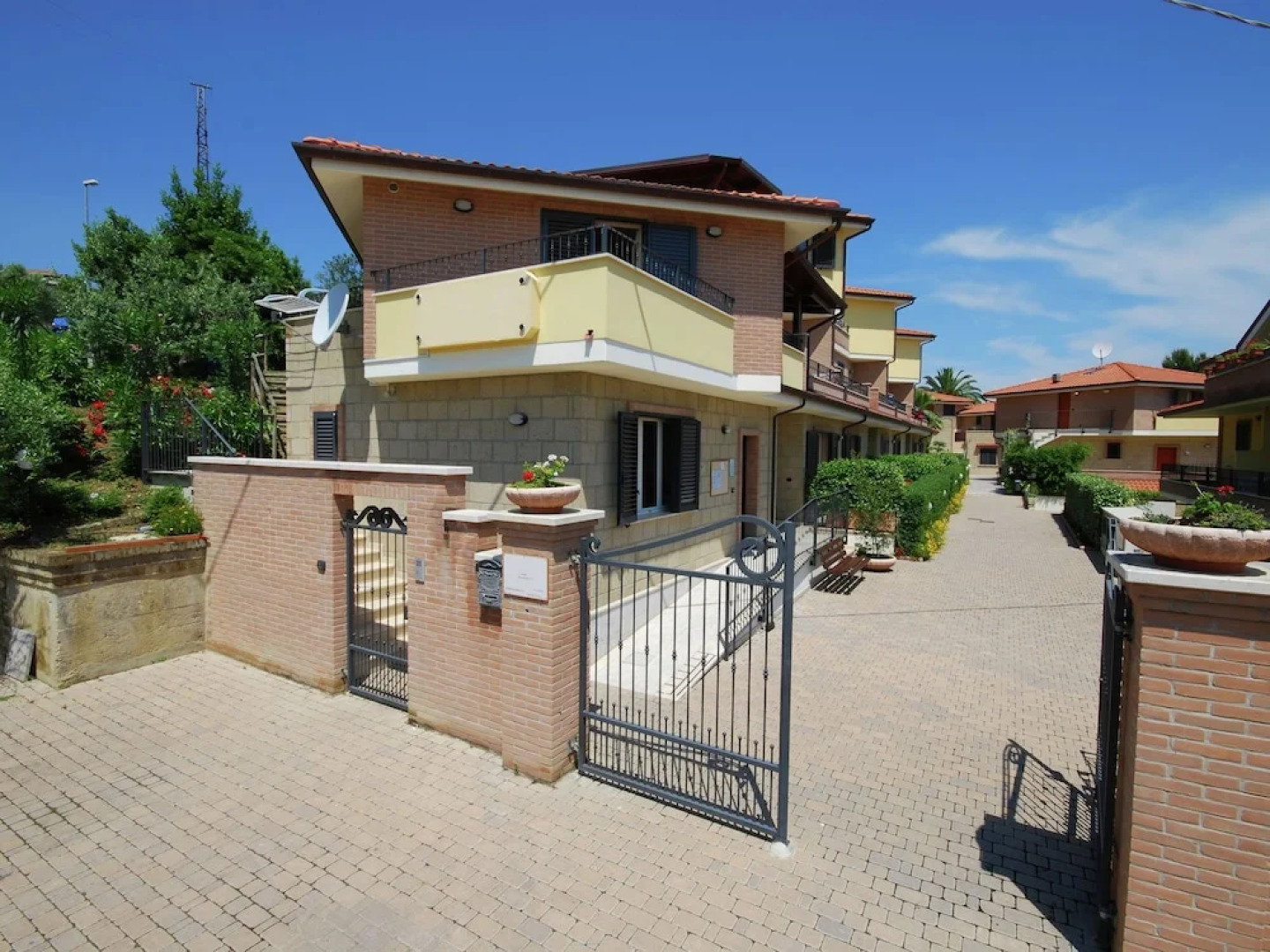 Lavish Holiday Home in Tortoreto With Pool