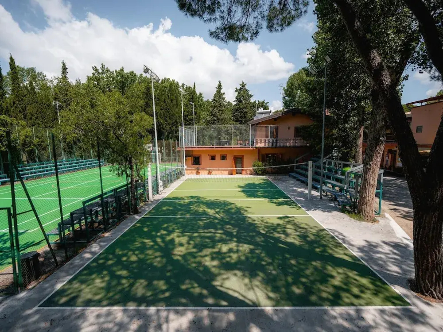 Well-kept Chalet With Covered Veranda on Lake Trasimeno