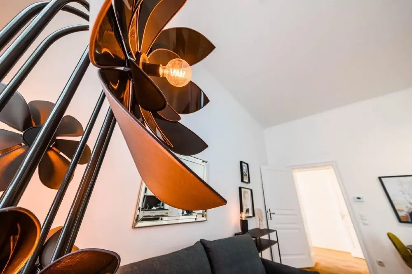 Deluxe Apartment With Parking and Office Next to the City Park