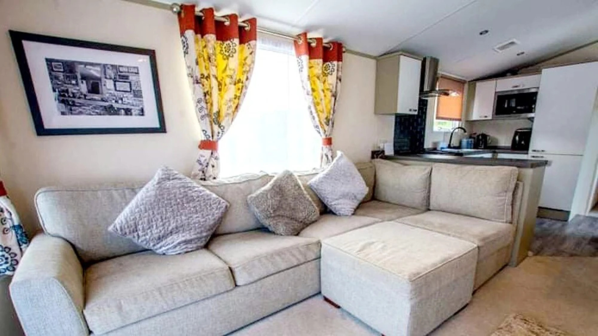 Lushness Lodge Hot Tub Lodge in Morpeth, England