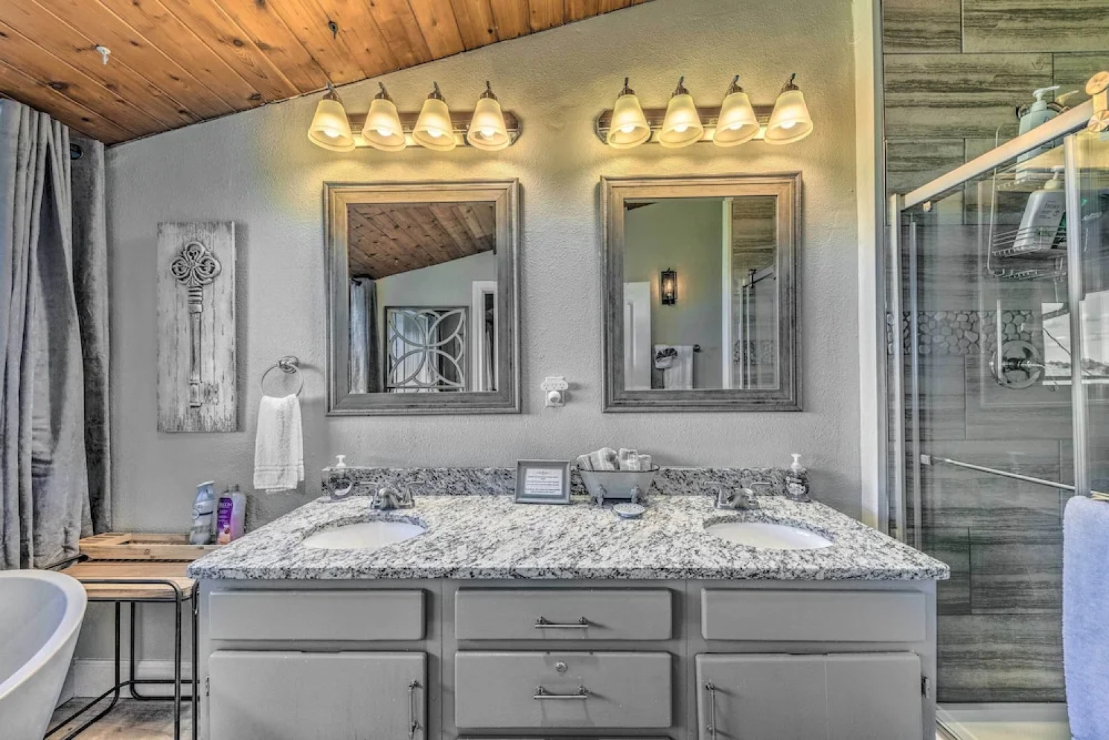 Serene Alto Cabin w/ Mountain Views & Fire Pit!