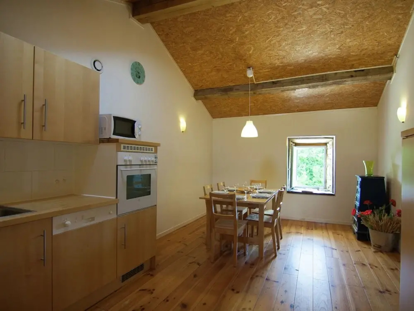 Comfortable and Cozy Cottage With Large Terrace