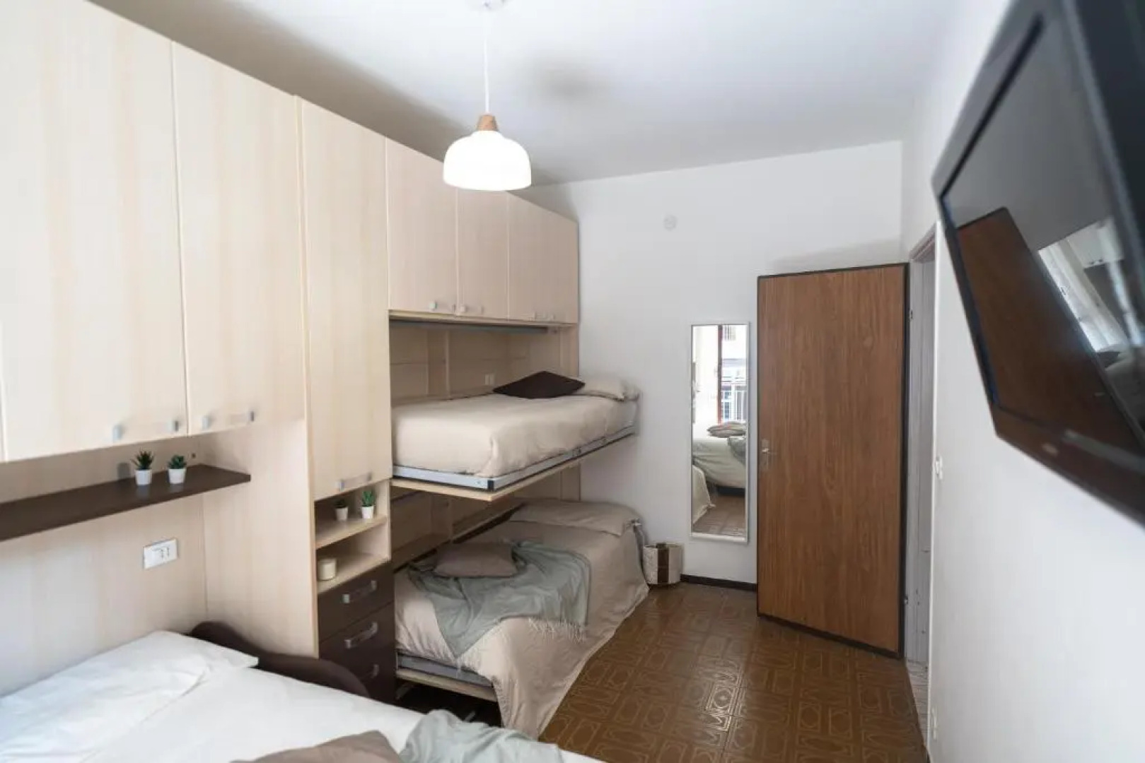 [VIA BOLOGNA] Tranquillo e comodo a 400m dal mare.