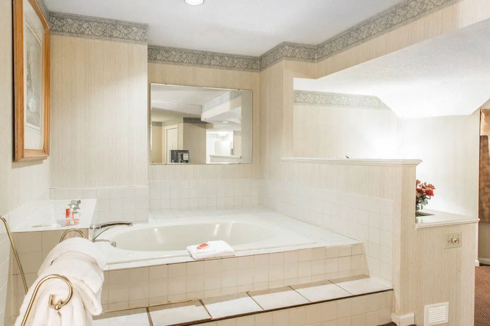 Econo Lodge Inn & Suites Groton