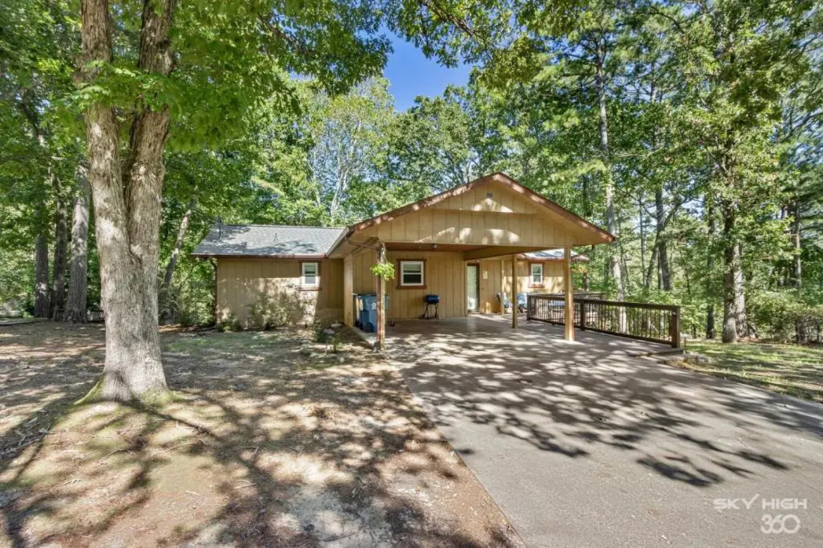 Wooded, Quiet Cottage, Very close to the Back 40