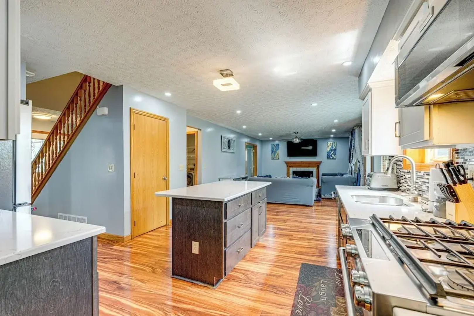 Families Welcome: Lake-view Home, 2 Mi to Gahanna!