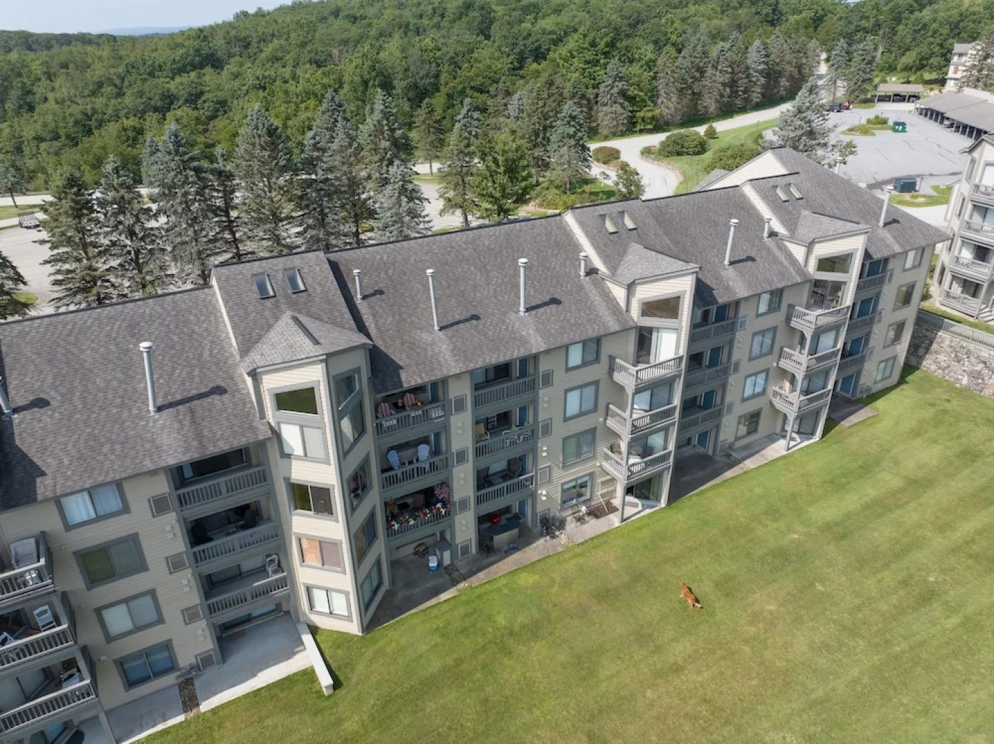 Stoneridge 3BR Standard Condo, Sleeps 8 by RedAwning