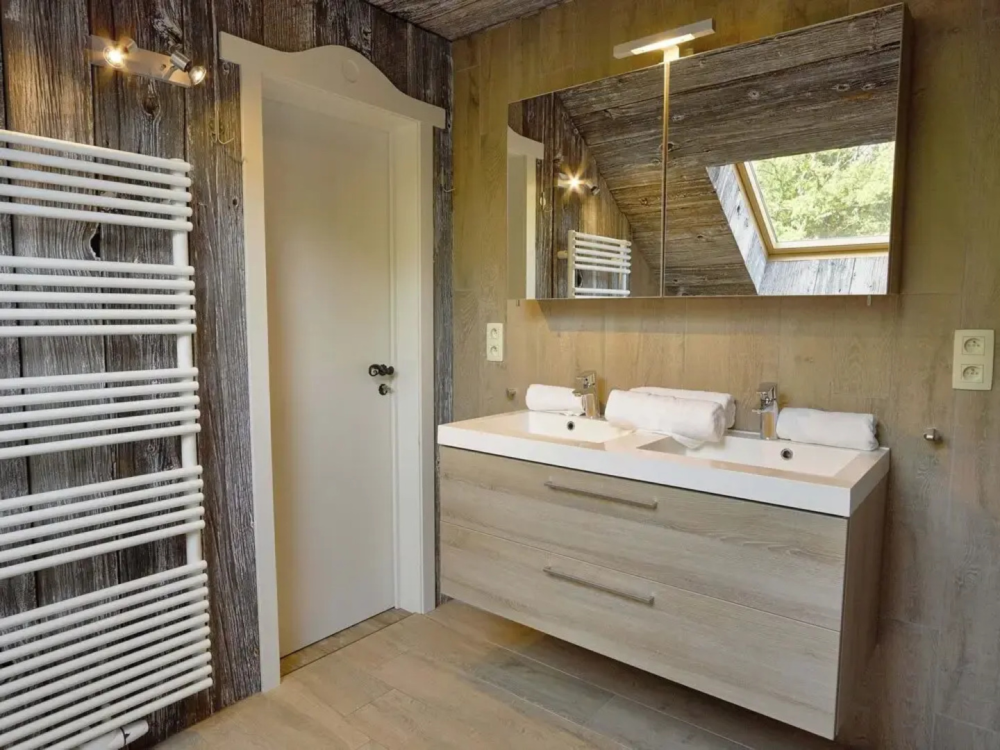 Comfortable Chalet With Indoor Pool, Hammam and Sauna Near Stoumont