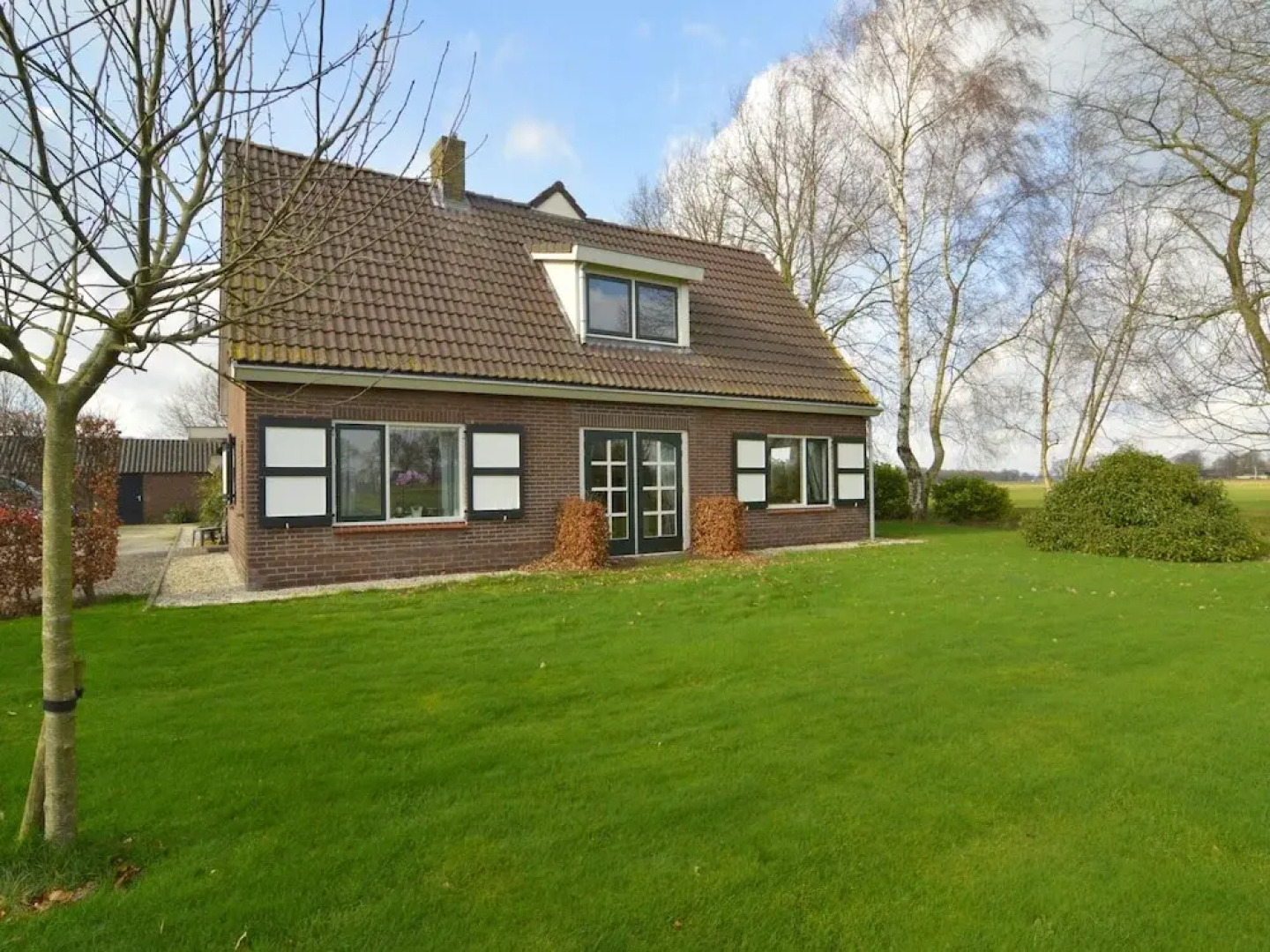 Detached Atmospheric Farmhouse with Large Garden & Privacy near Dalfsen