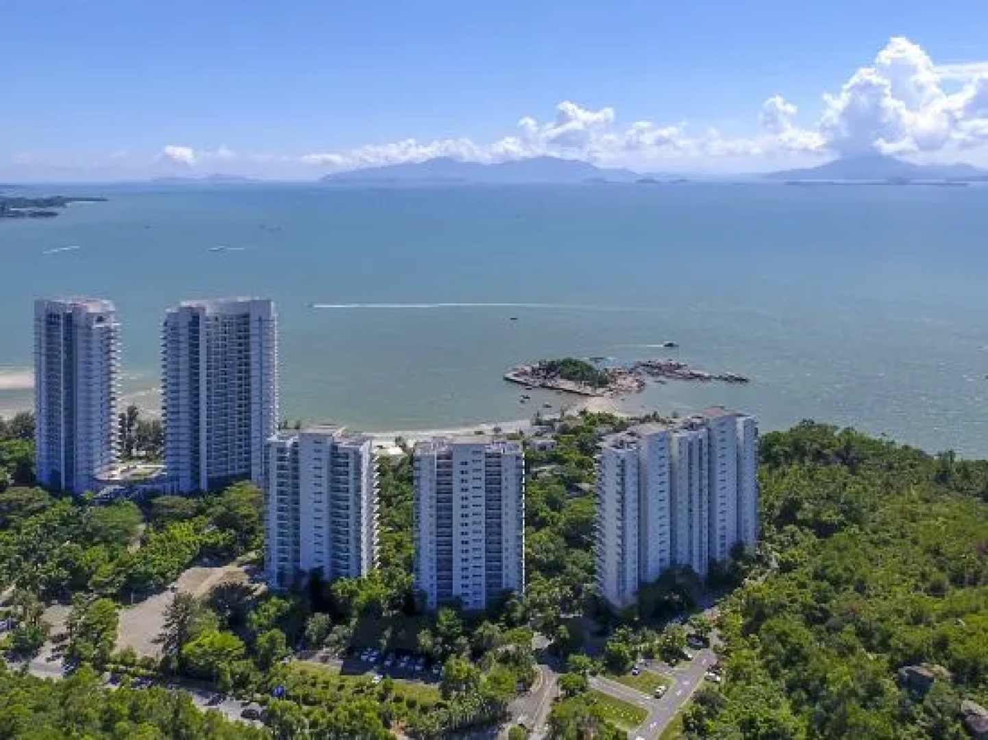 Yunzhifan Holiday Hotel