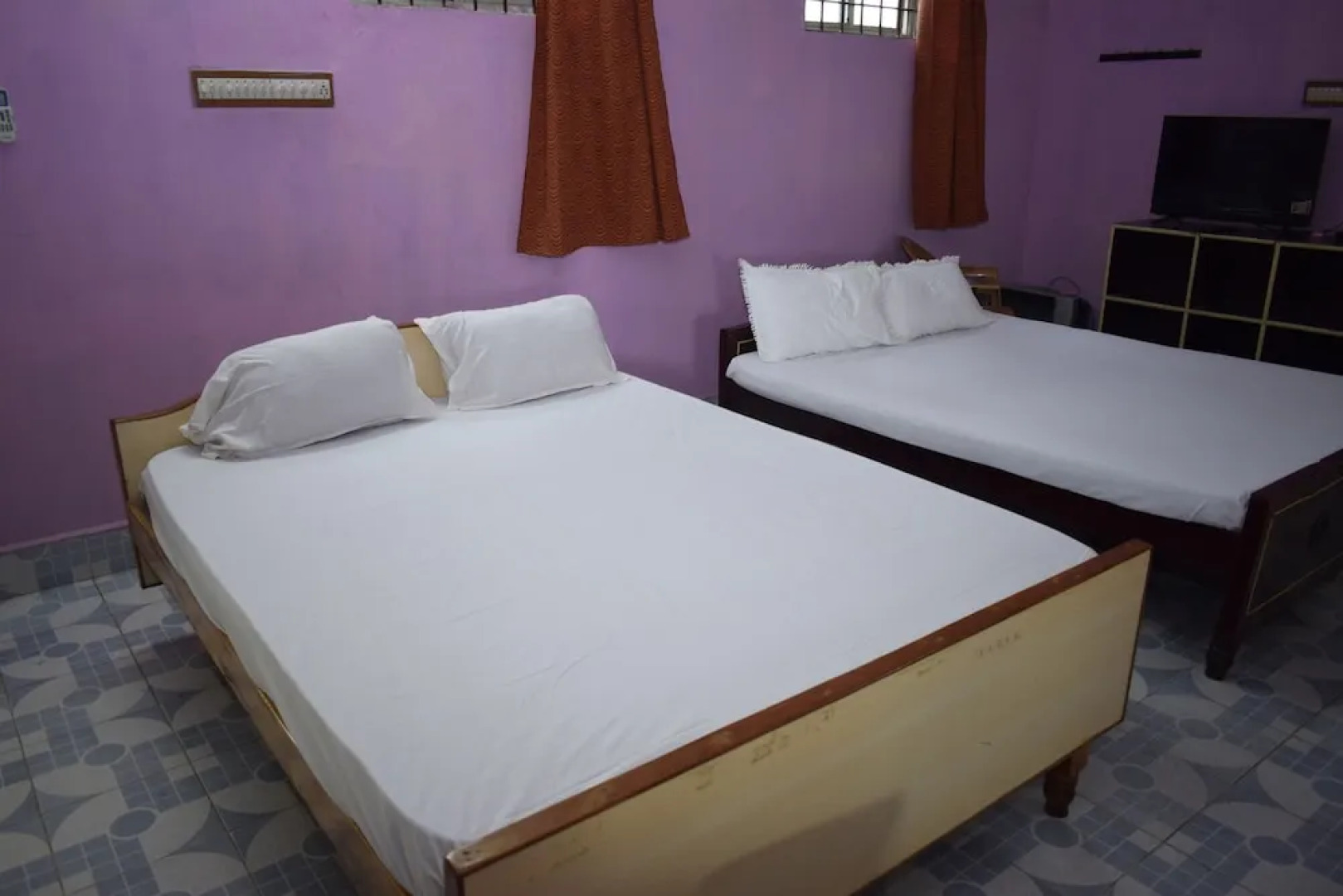 Parisha Residency - Temple Side Hotel