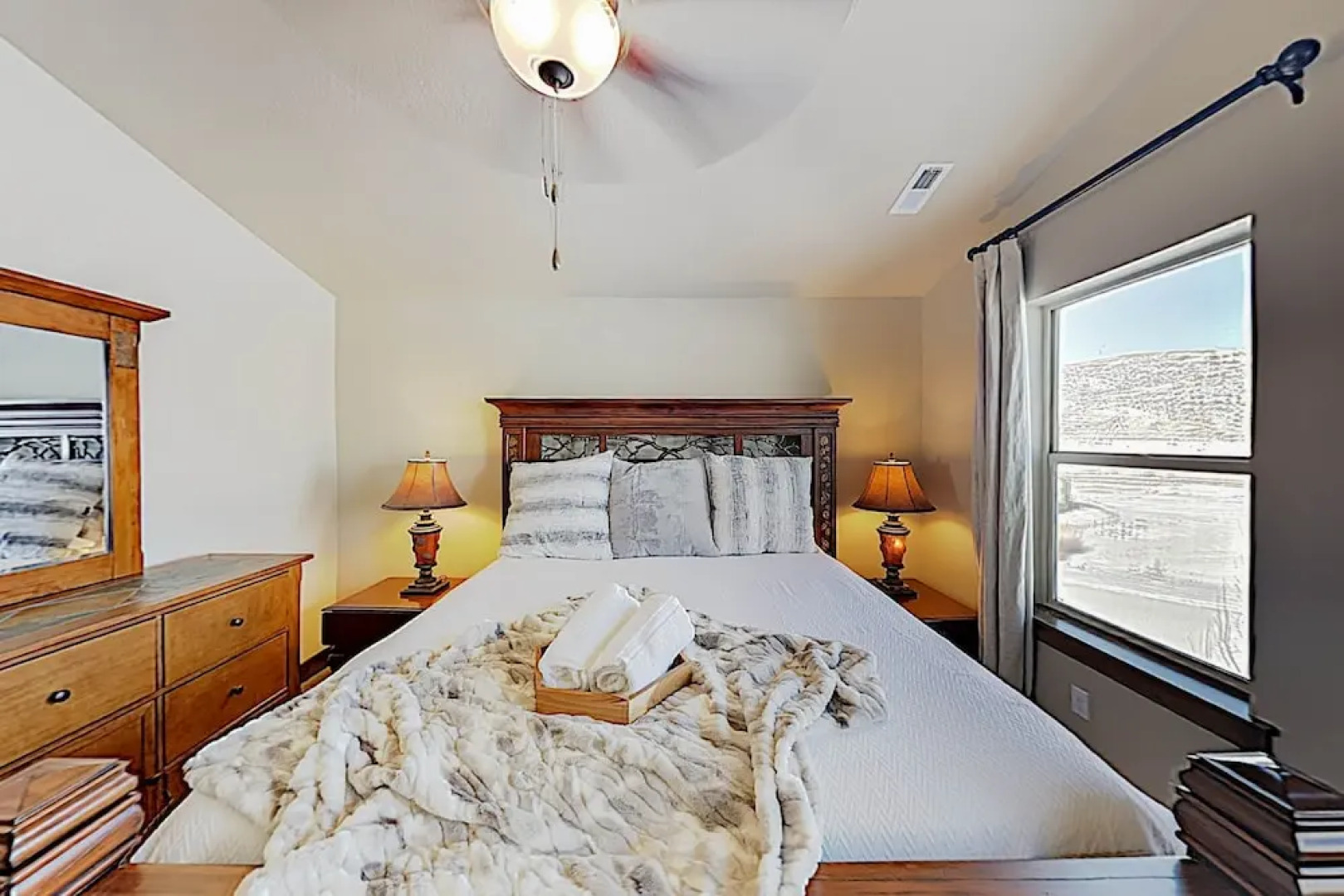 New Listing! Mountain W/ Hot Tub & Deck 5 Bedroom Townhouse