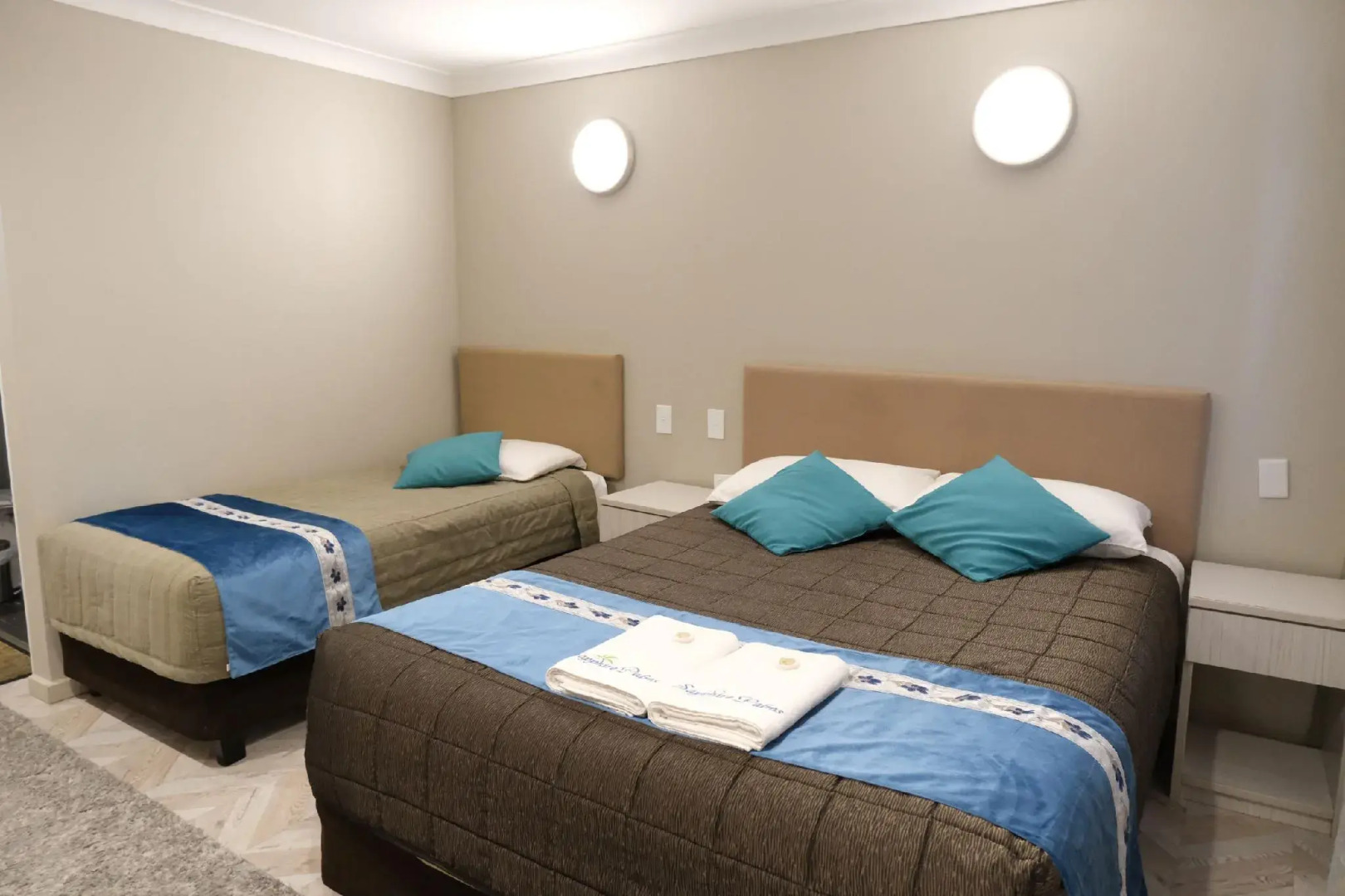 Sapphire Palms Motel