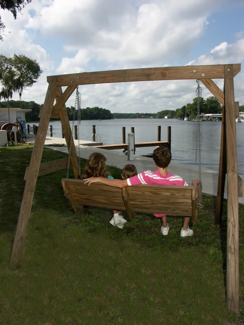 Port of Call Yacht Club at Astor Bridge Marina & Hotel