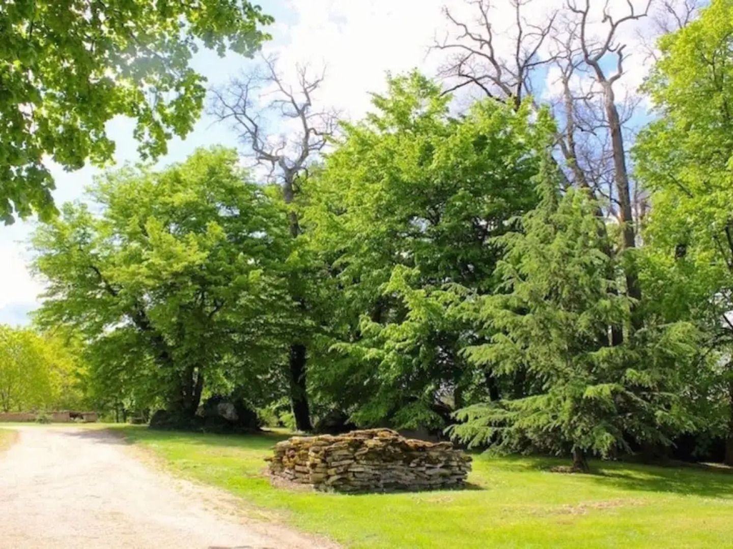 Lavish Villa on an Exclusive Estate in Liorac-sur-louyre With Pool