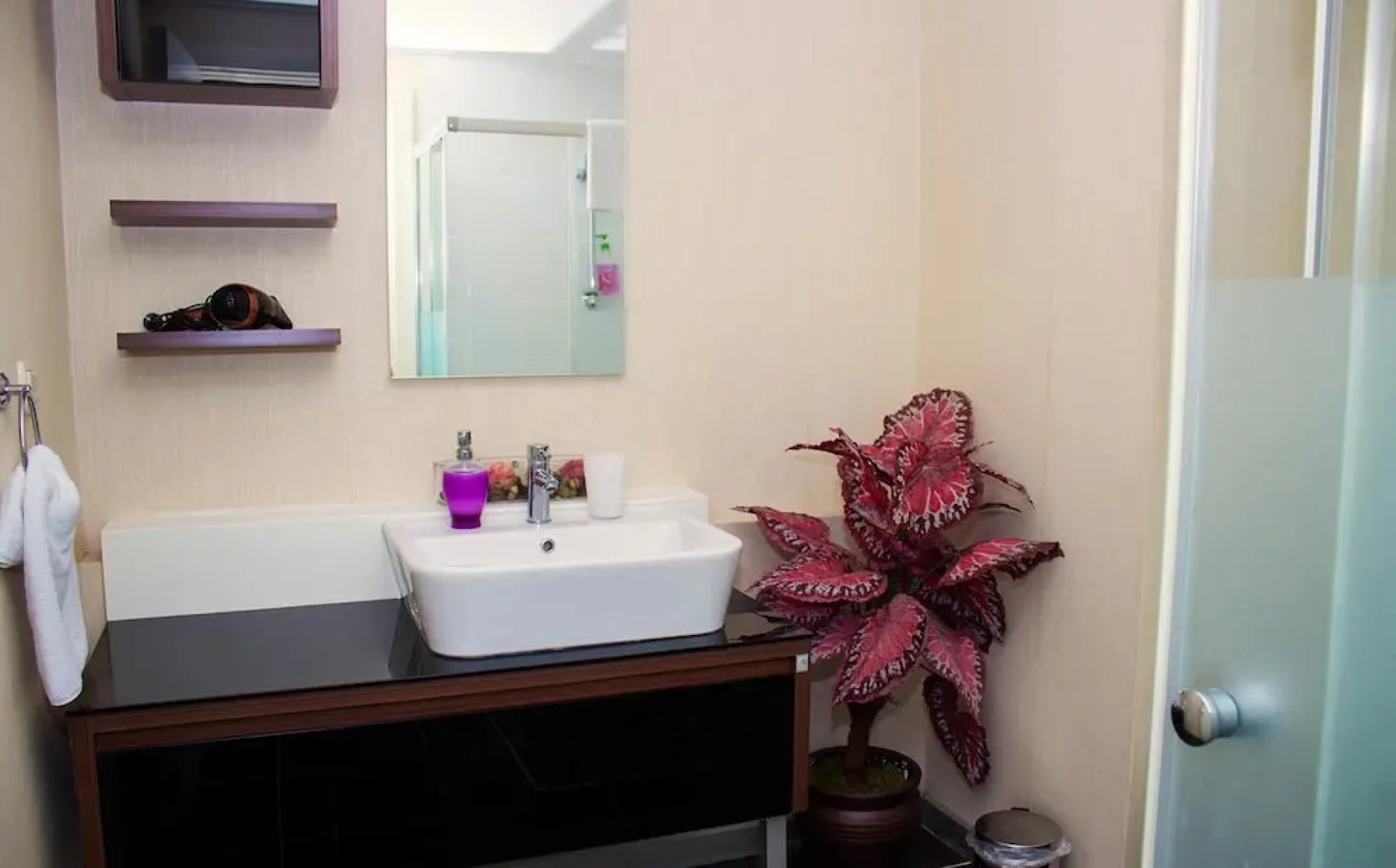 Flora Suites