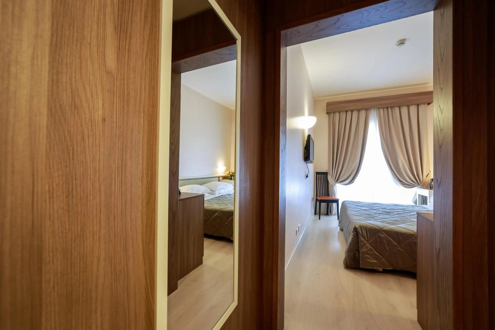 Отель Mirasole International