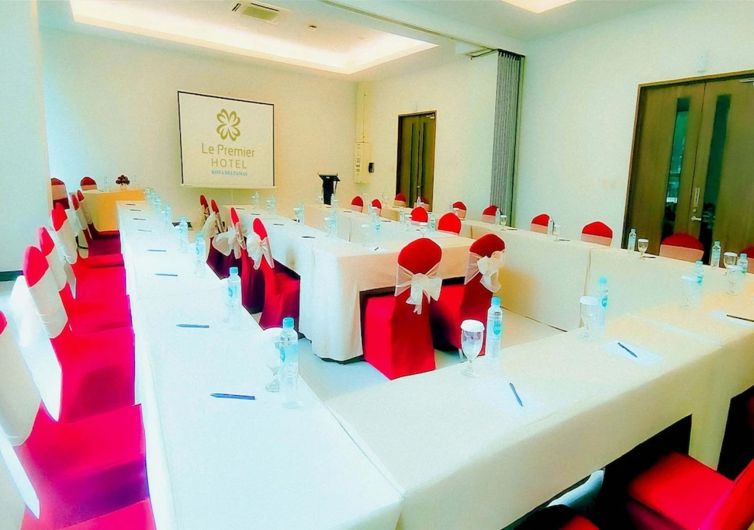 Le Premier Hotel Kota Deltamas