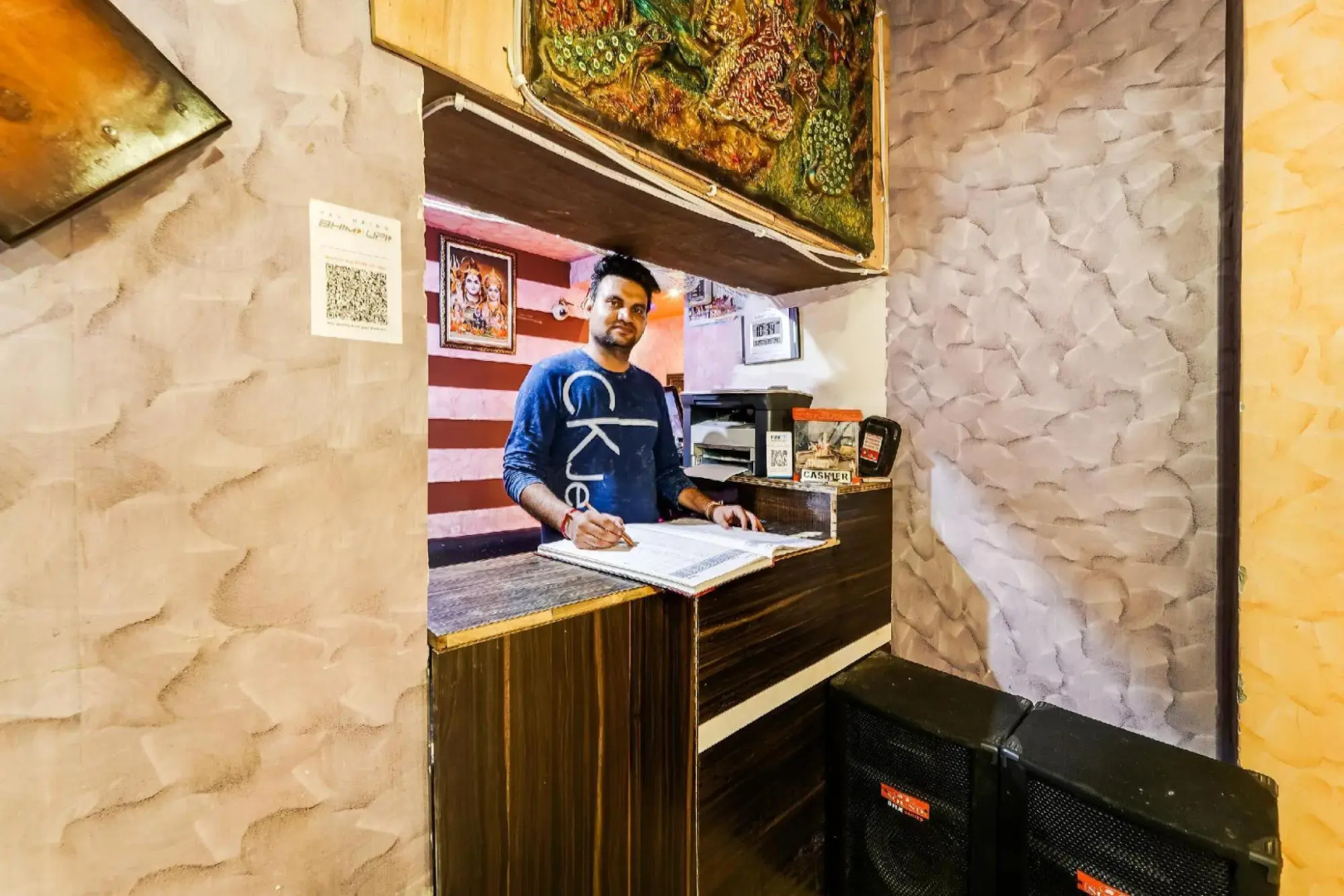 Hotel Landlord by OYO Rooms