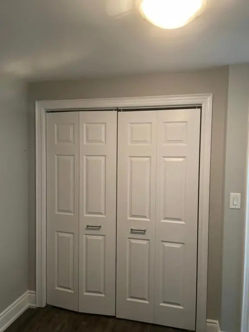 Stunning & cozy freshly renovated 2 bedroom basement unit