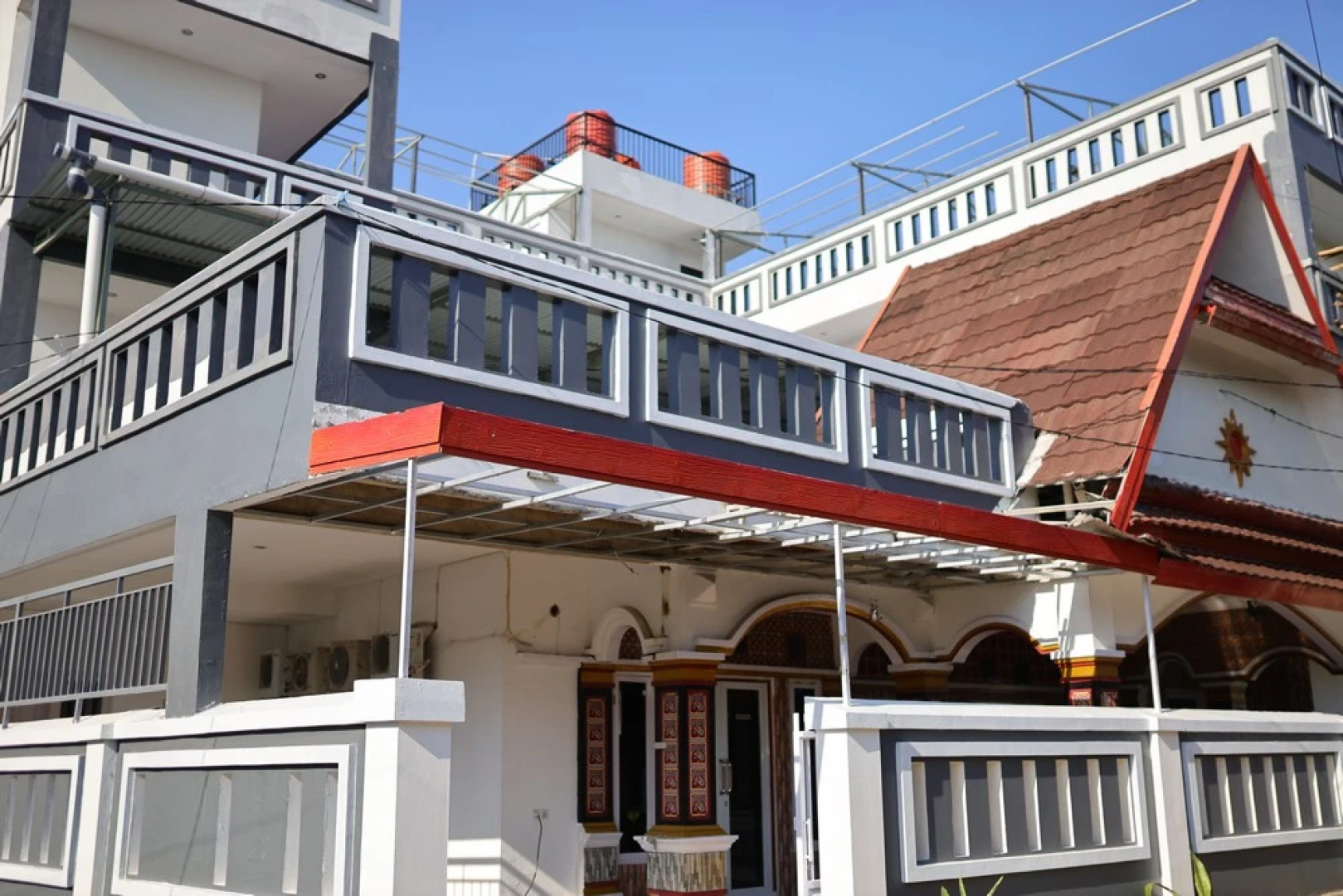 Urbanview Hotel Eropa Maros near Sultan Hasanuddin Airport by RedDoorz