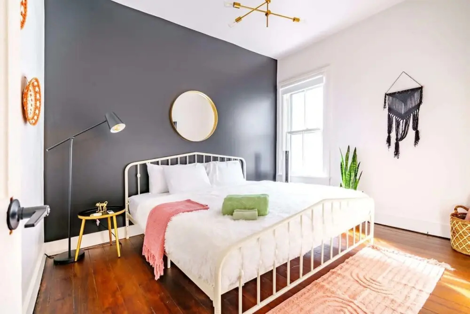 Prime Location Clean Top Rated Free Parking