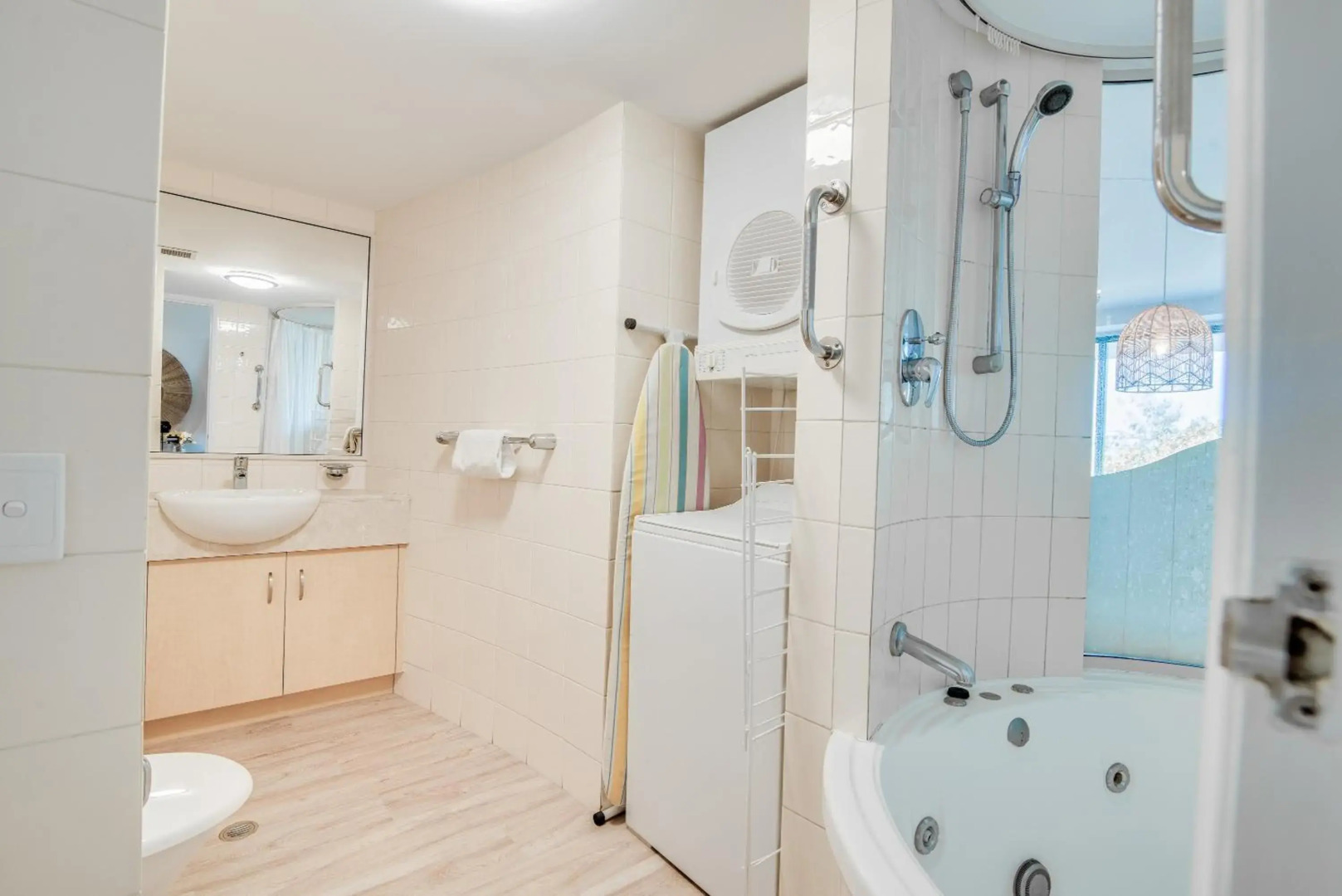 Grand Palais Boolarong Beachside Resort