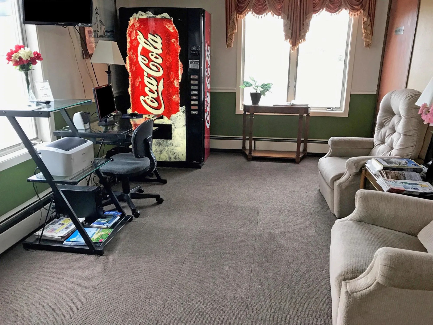 Econo Lodge Inn & Suites Escanaba North