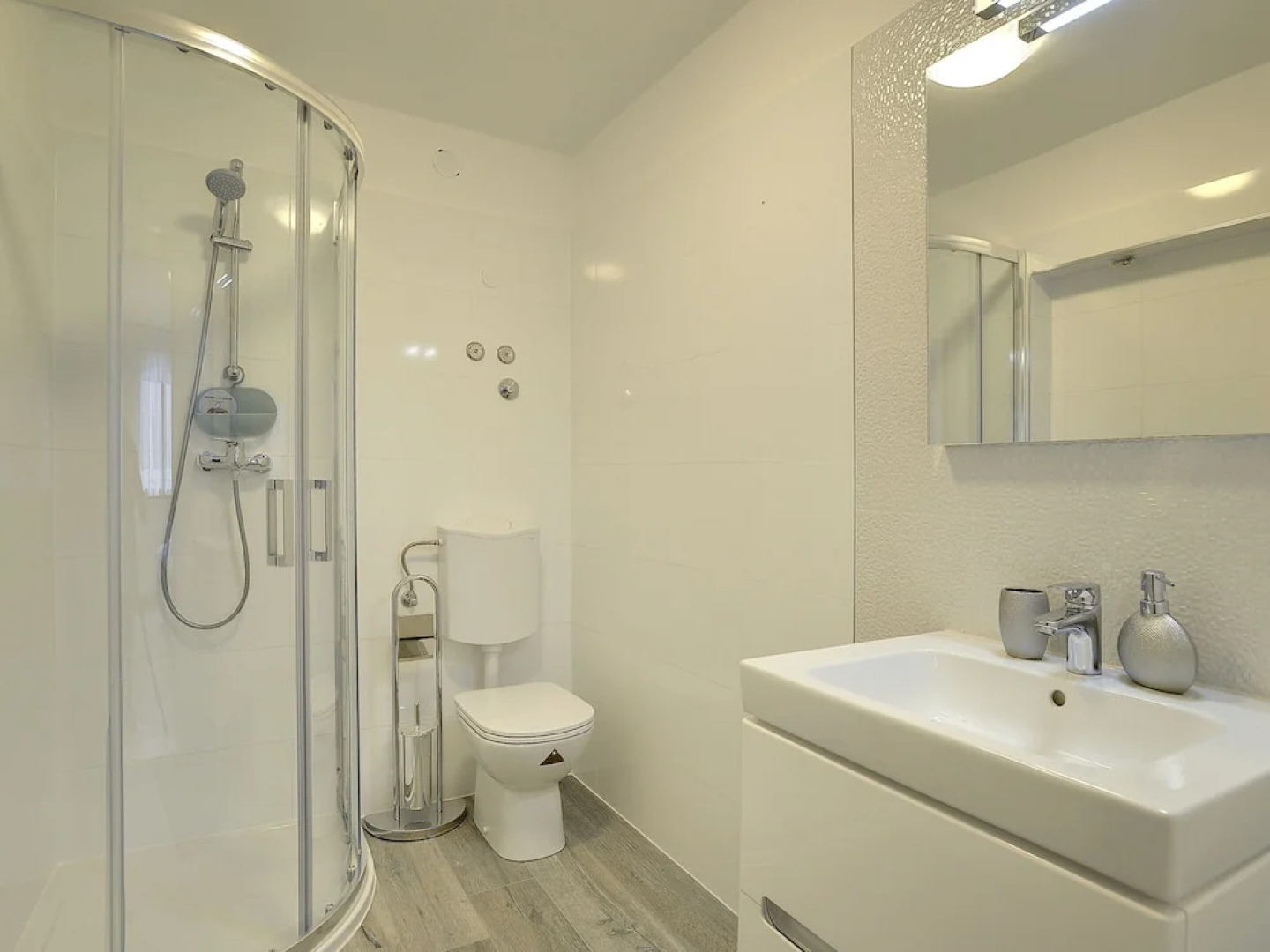 Holiday House for 14 Persons with Private Pool near Beach & Pula