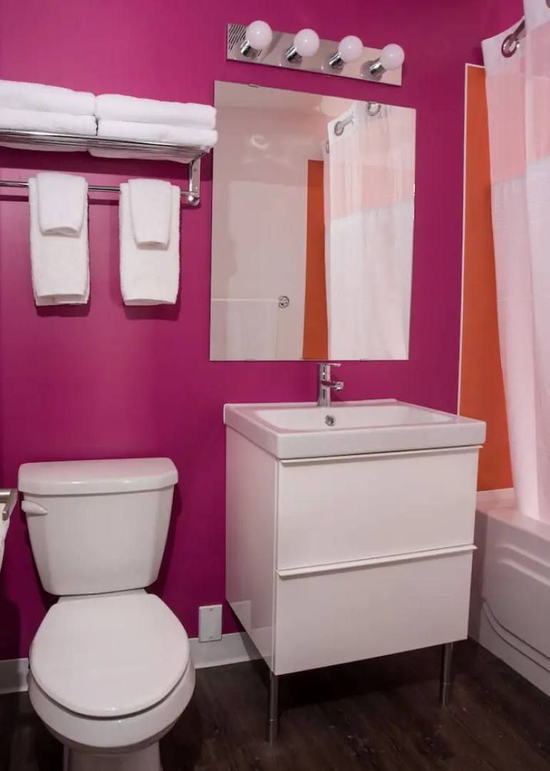 Abbott Villa on the lake (closed - visit new business Hotel Zed)