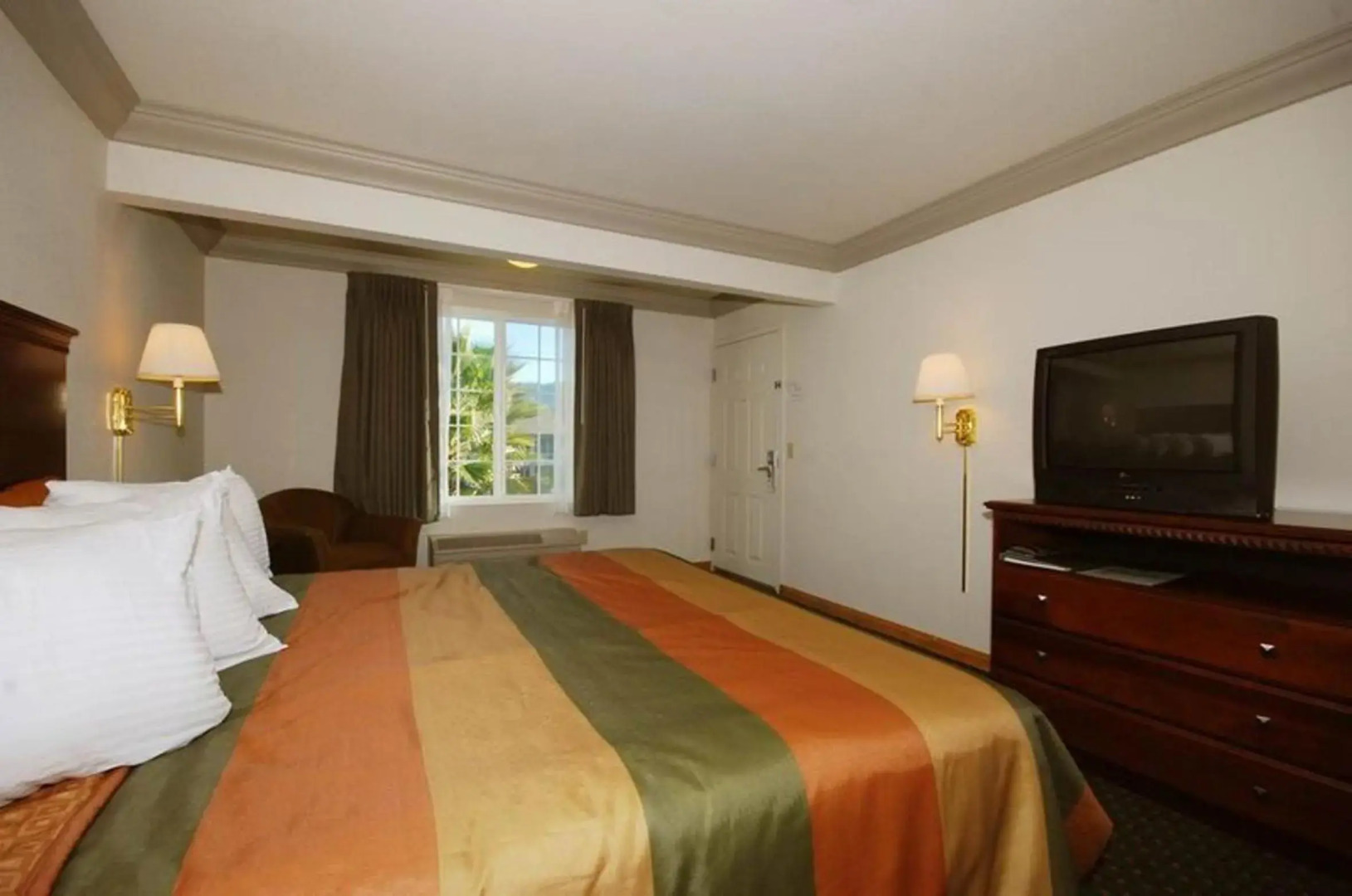 Cloverdale Wine Country Inn & Suites