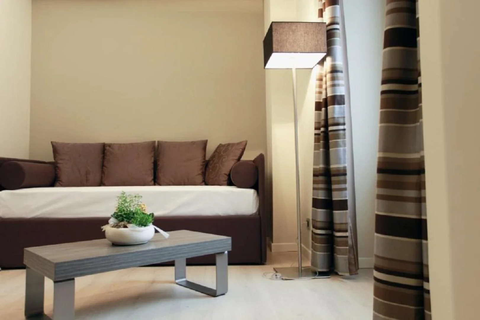 Отель Diplomatic