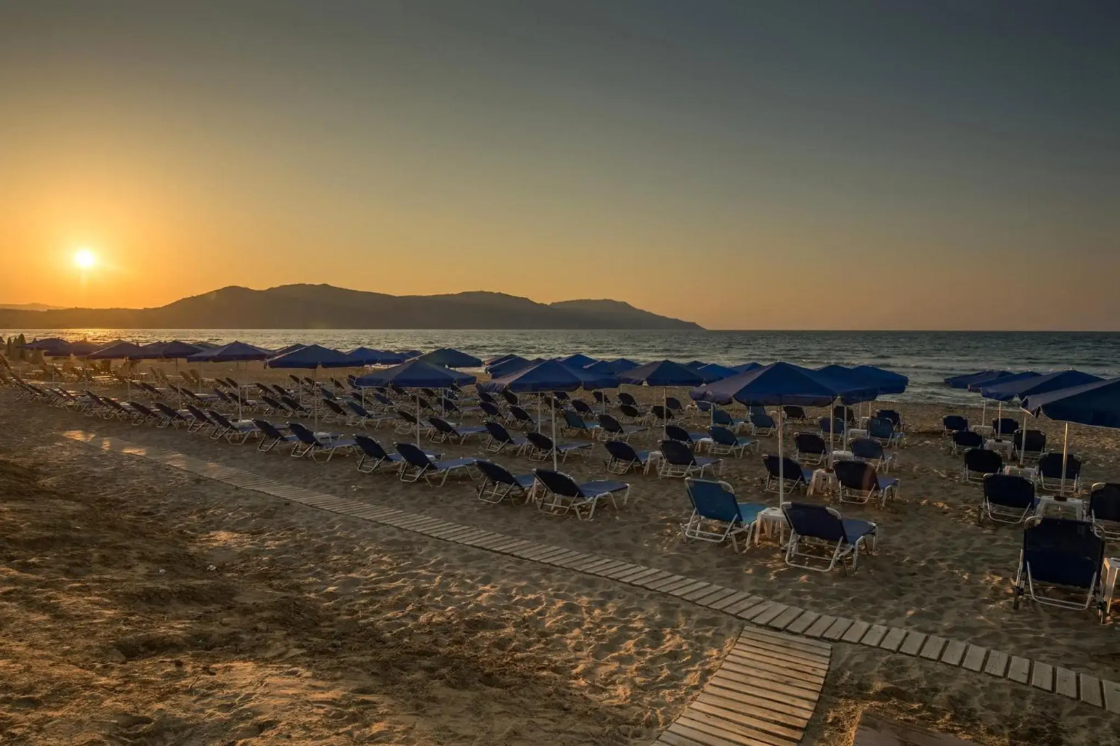 Happy Days Beach Hotel & Bungalows