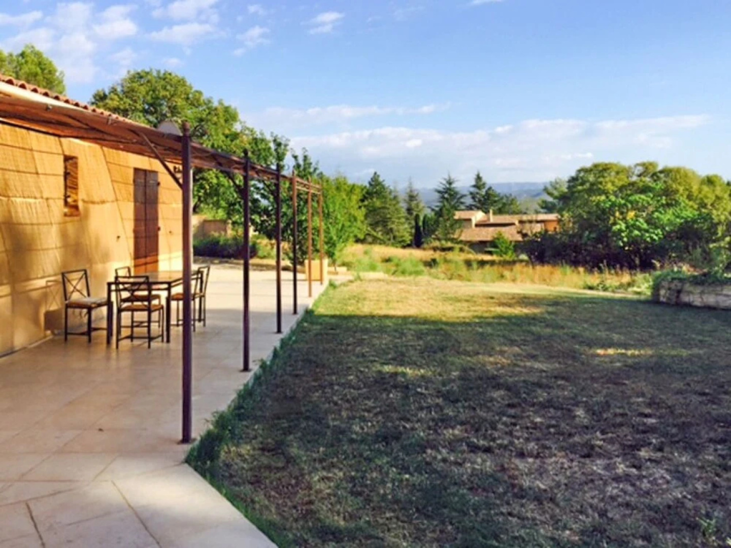 Well-appointed, 3-bedroom House Featuring a Swimming Pool and Terrace