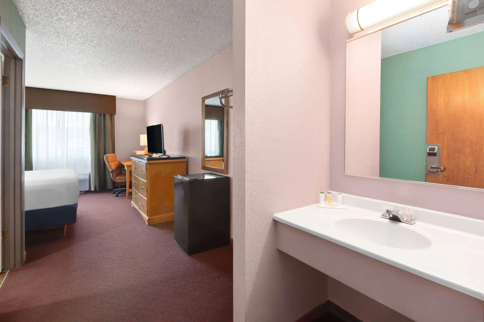 Travelodge by Wyndham Redwood Falls
