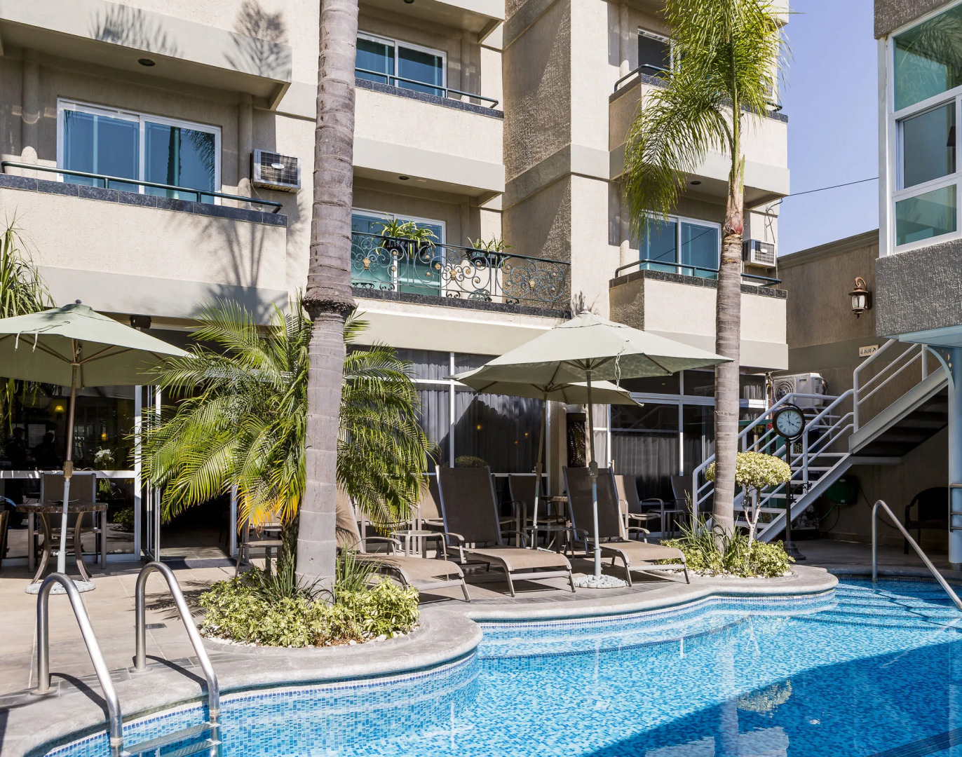 Hotel & Suites Aliana