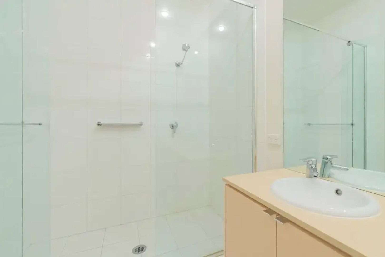 3 Bedroom Condo - Access to Pool Torquay