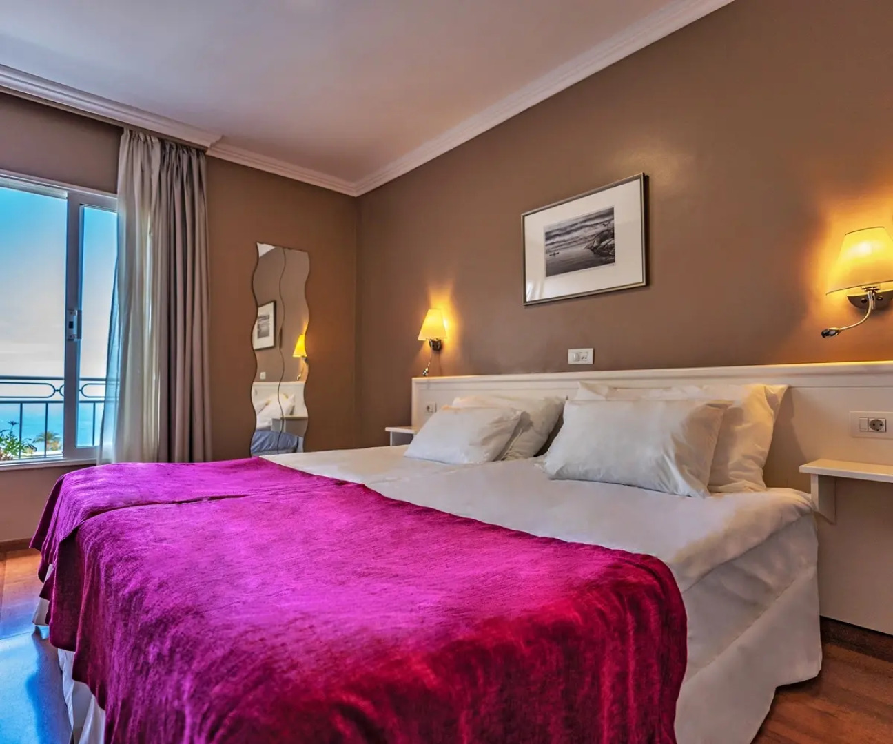 Coral La Quinta Park Suites