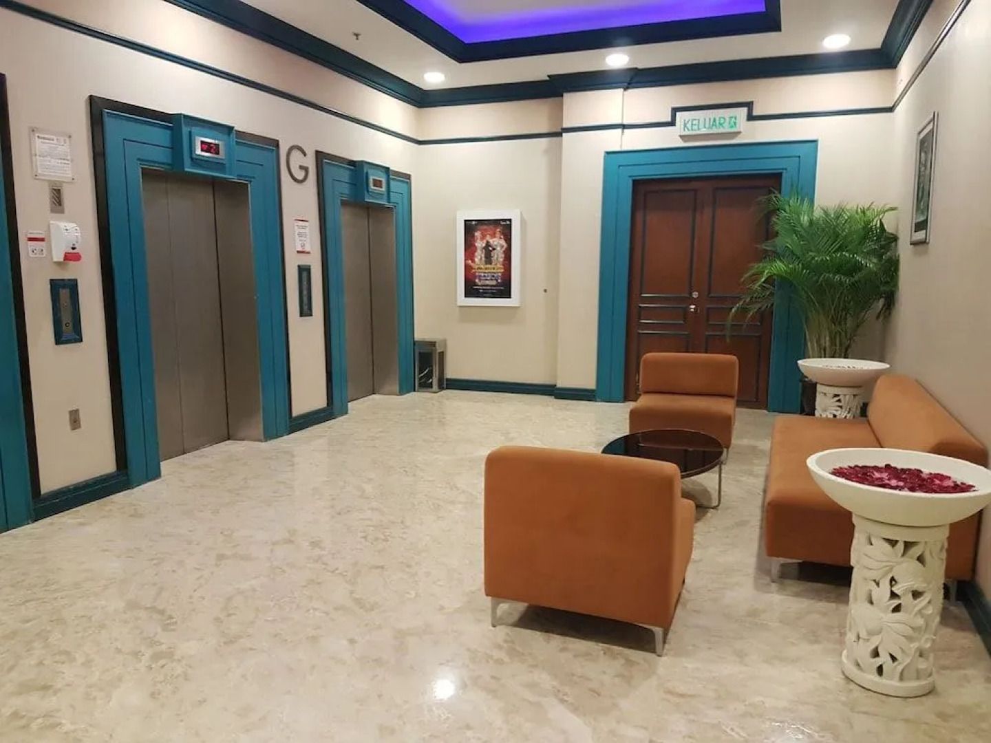 Crystal Private Water Chalet