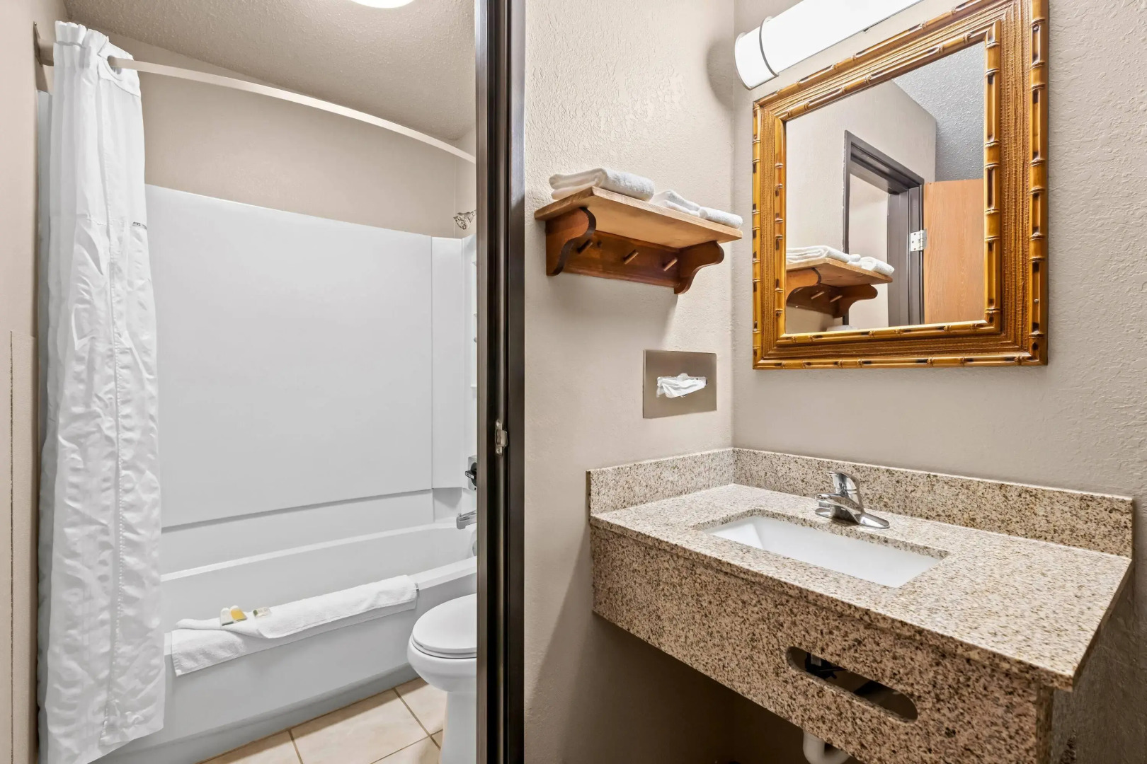 Super 8 by Wyndham Blue Earth