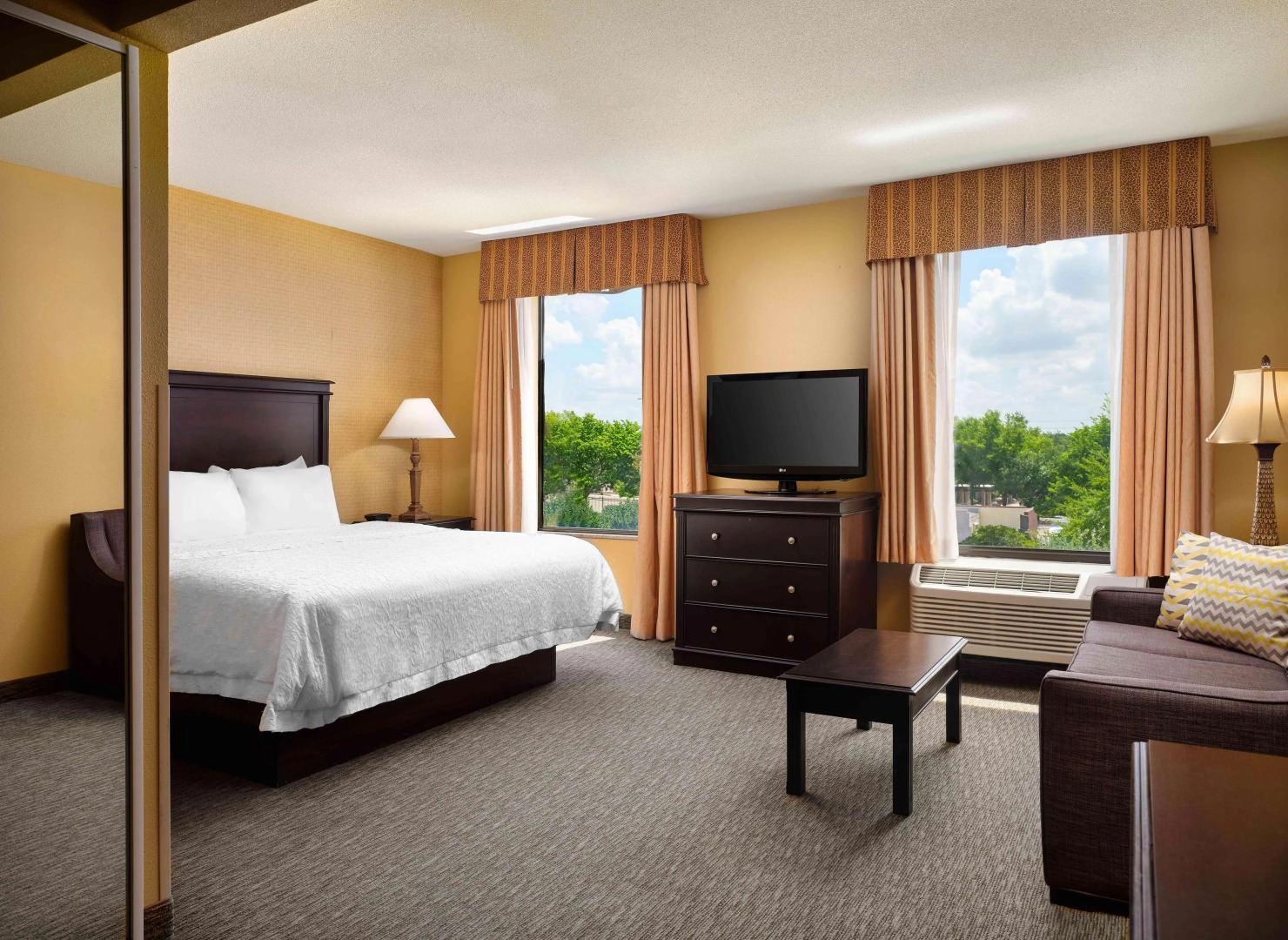 Hampton Inn & Suites Dallas-DFW ARPT W-SH 183 Hurst