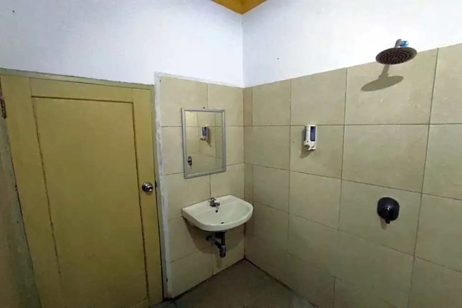 Capital O 91650 Hotel Pratama