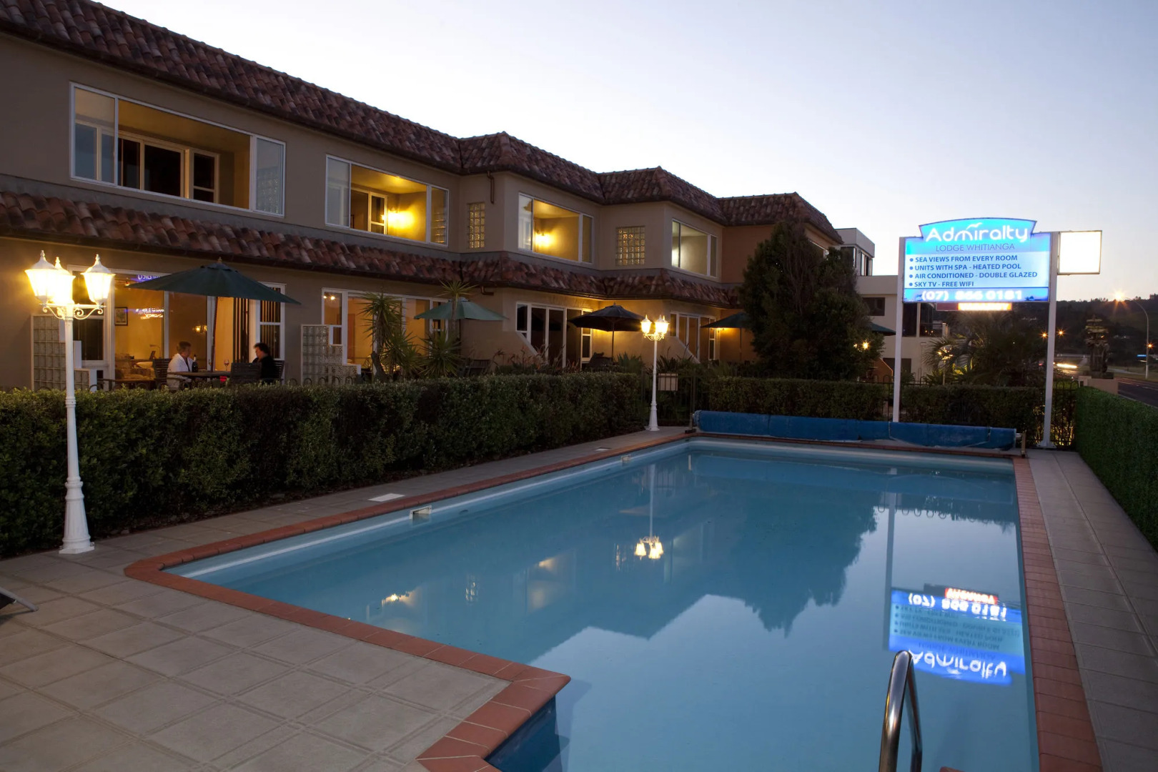 Admiralty Lodge Motel