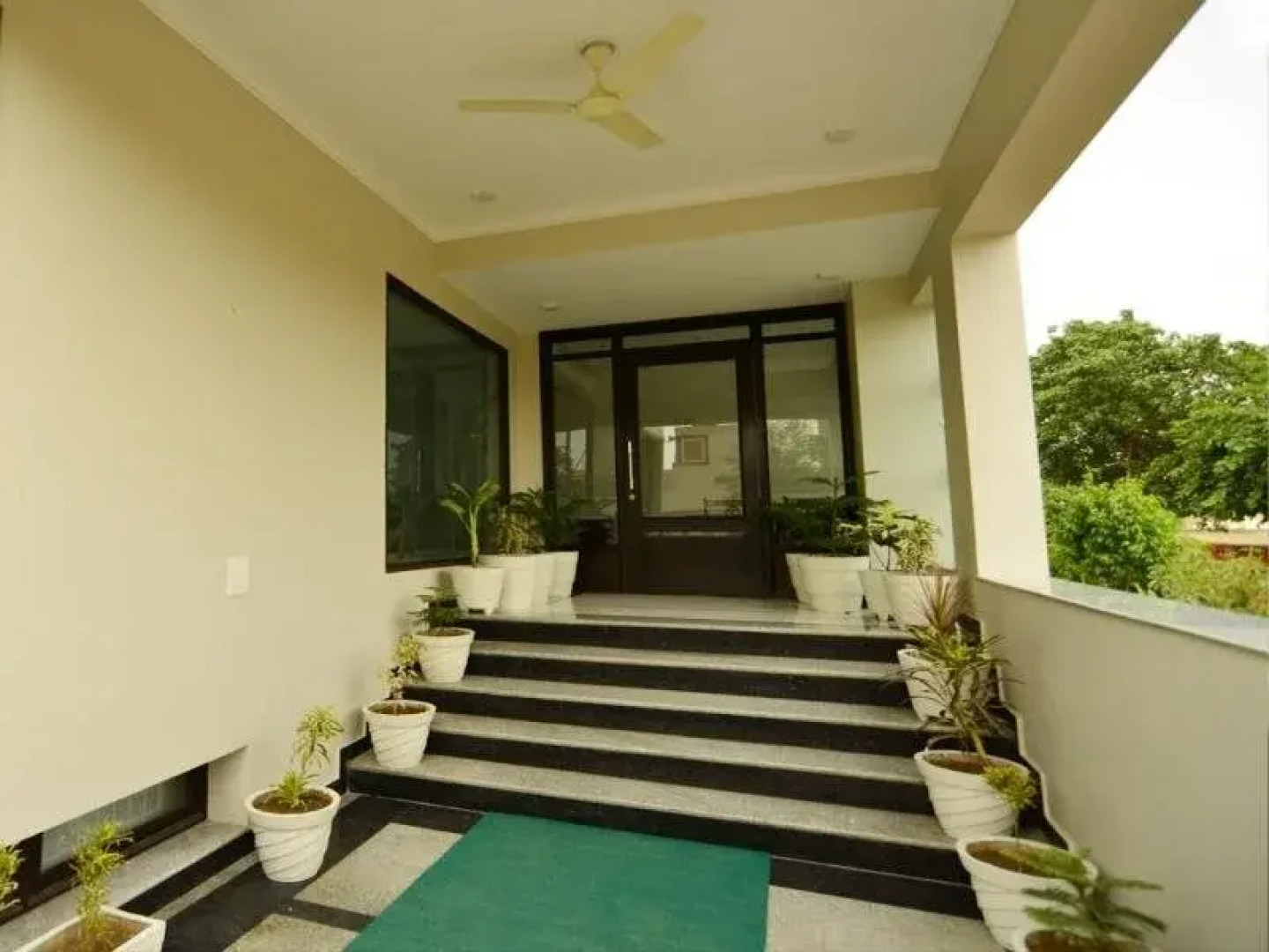 Agra Luxury Home Stay