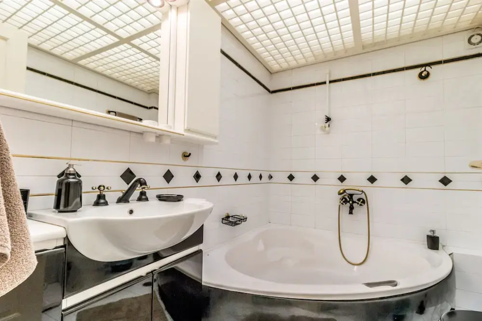 Agios Ioannis Luxurious Beachfront Apt