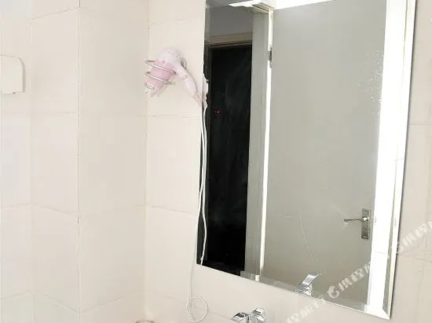 Ouber Theme Hotel (Zibo Crystal Street Shandong University of Technology)