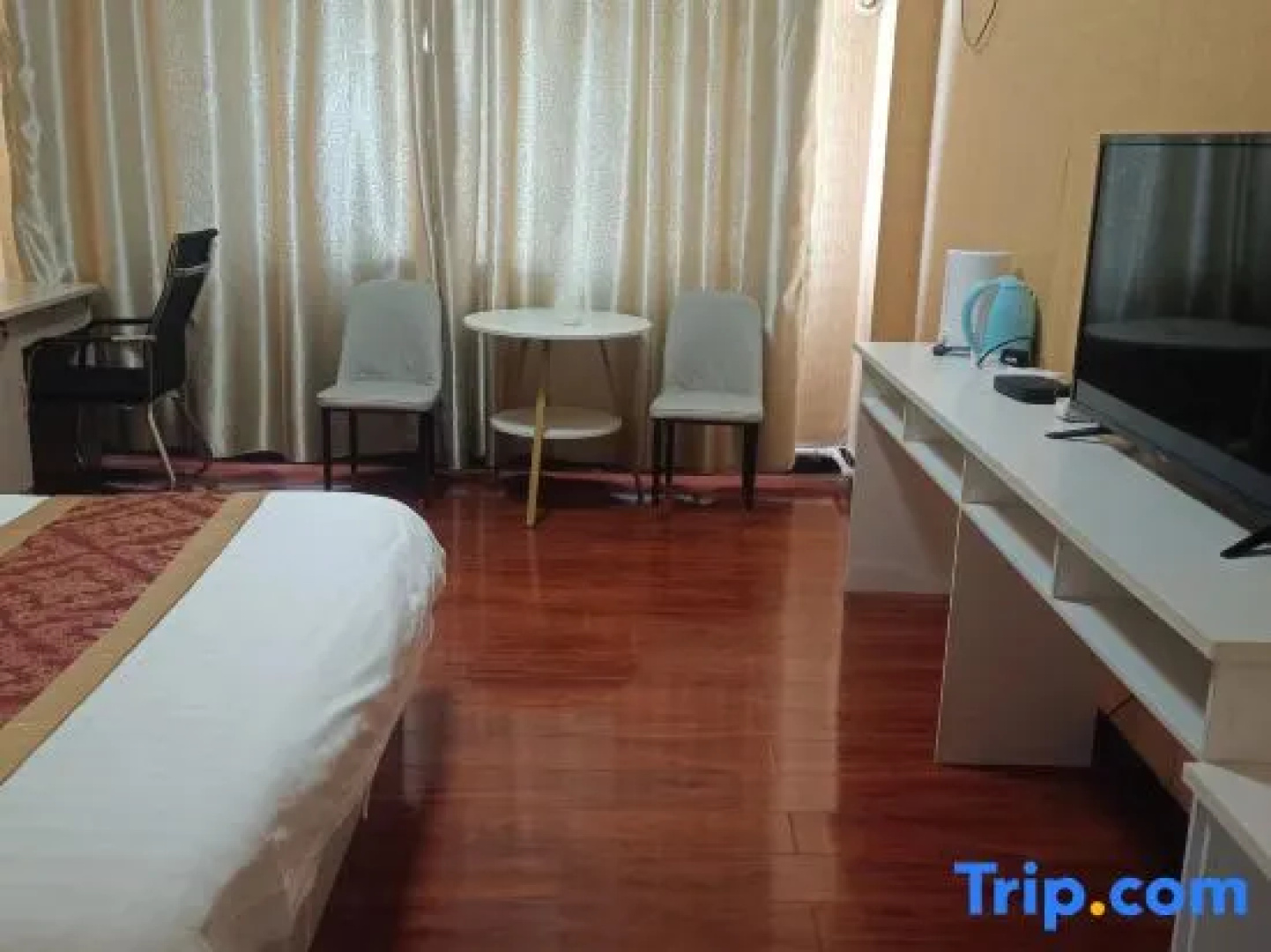 Ruoqiang holiday inn