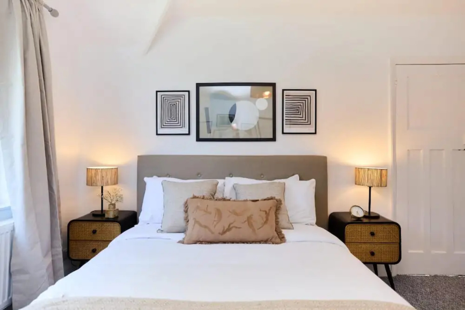 The West Byfleet Place - Modern 3bdr Flat With Garden