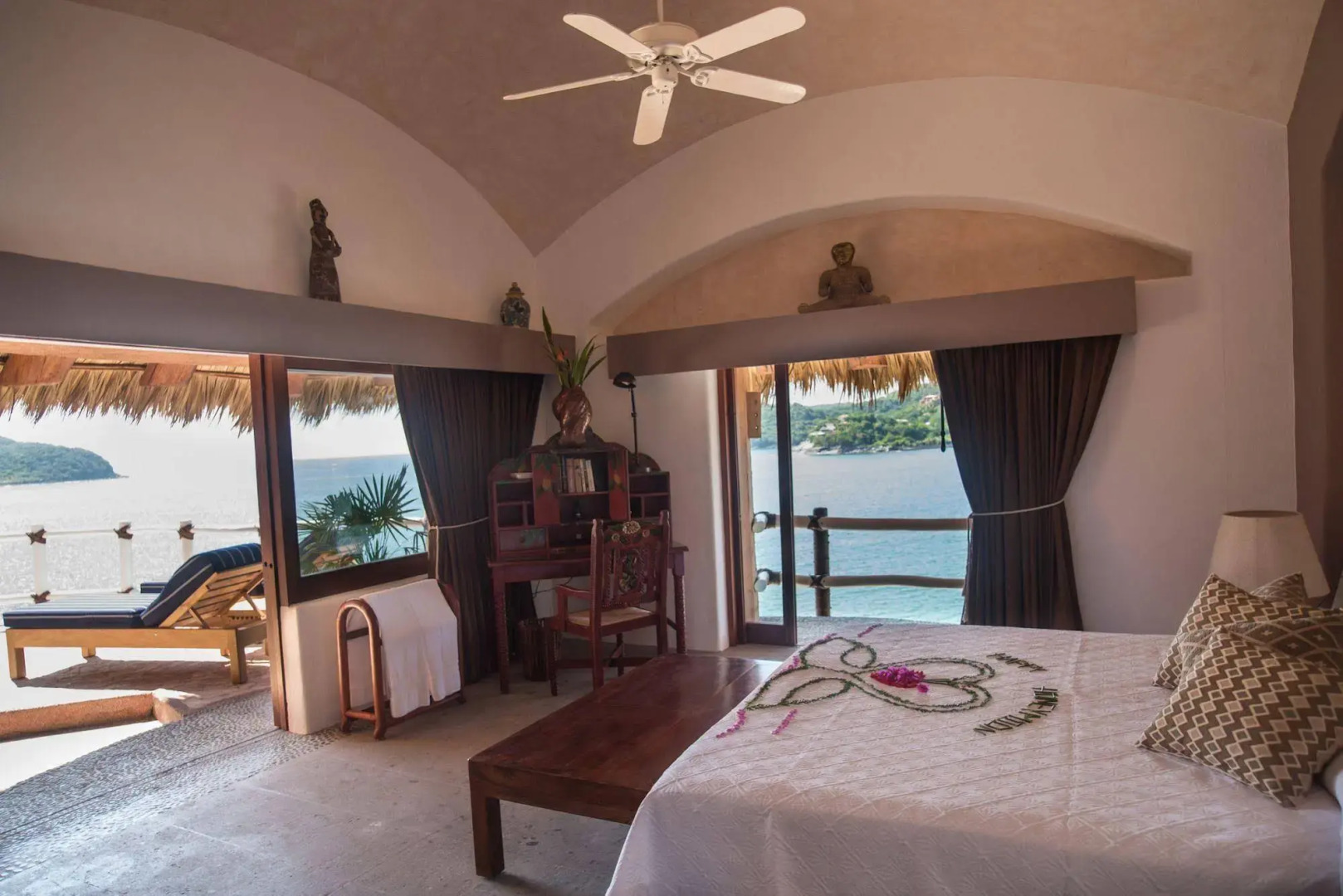 Villa El Murmullo by La Casa Que Canta