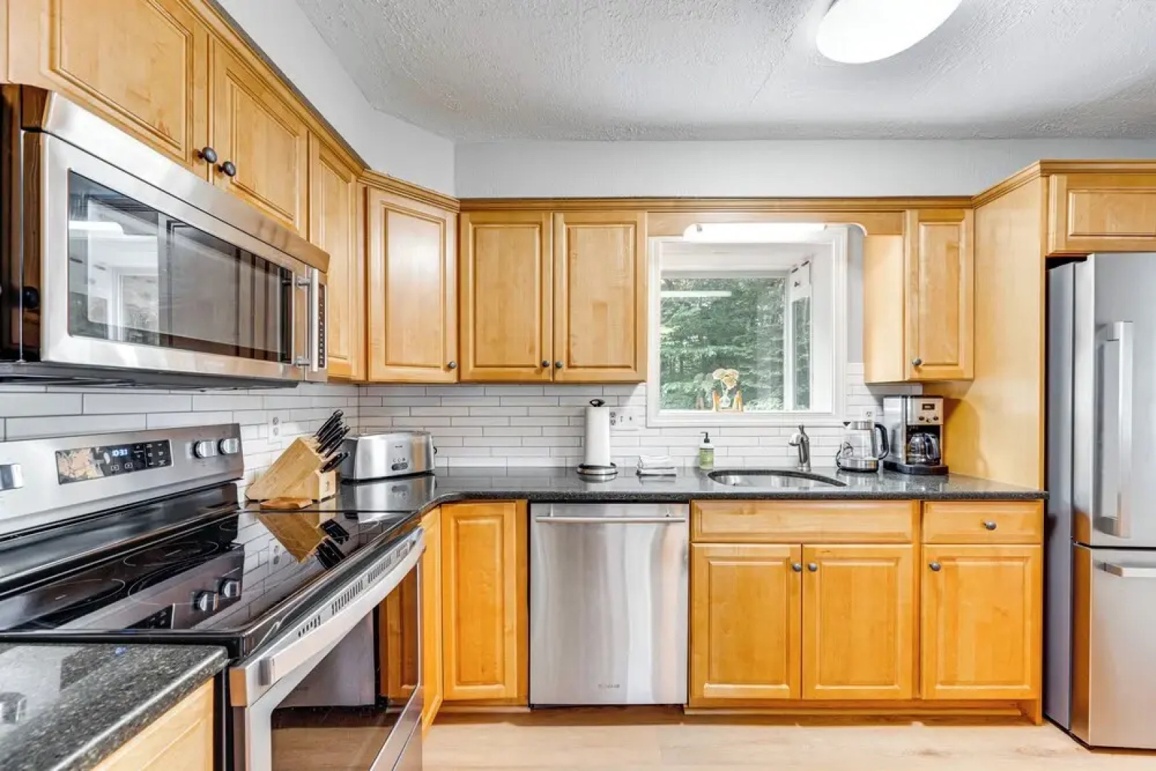 Condo w/ Deck & Grill < 5 Miles to Loon Mountain!